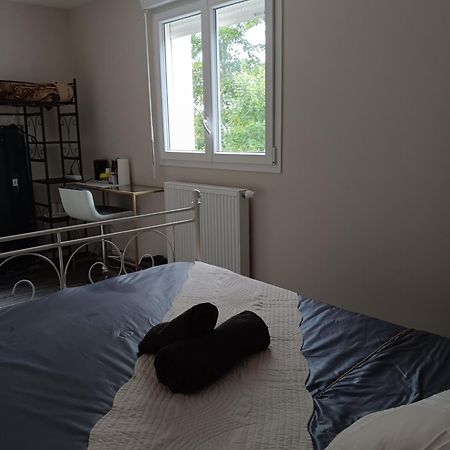 Chambre Privee Dans Une Maison Familiale Charmes  Exteriör bild