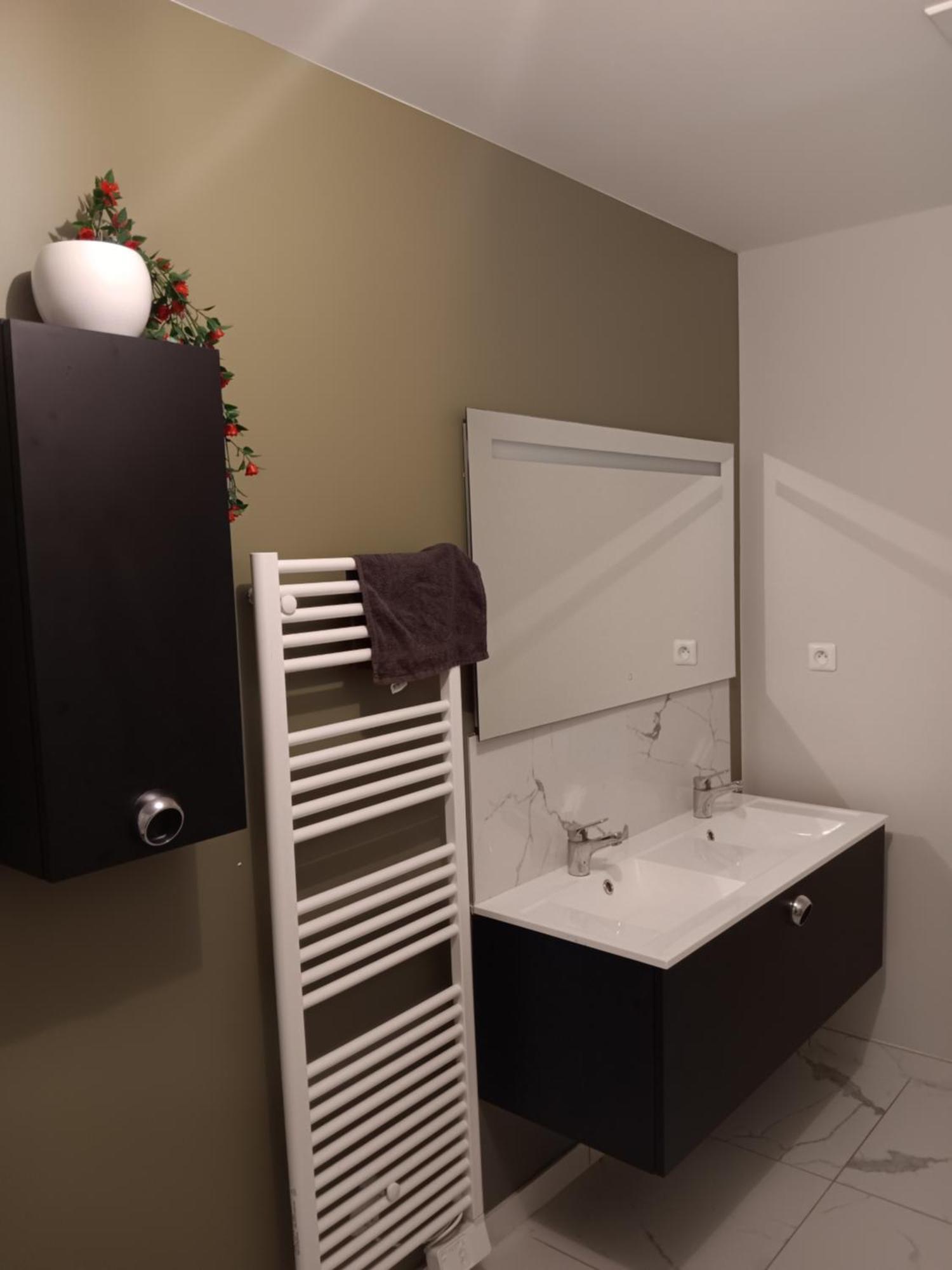 Chambre Privee Dans Une Maison Familiale Charmes  Exteriör bild