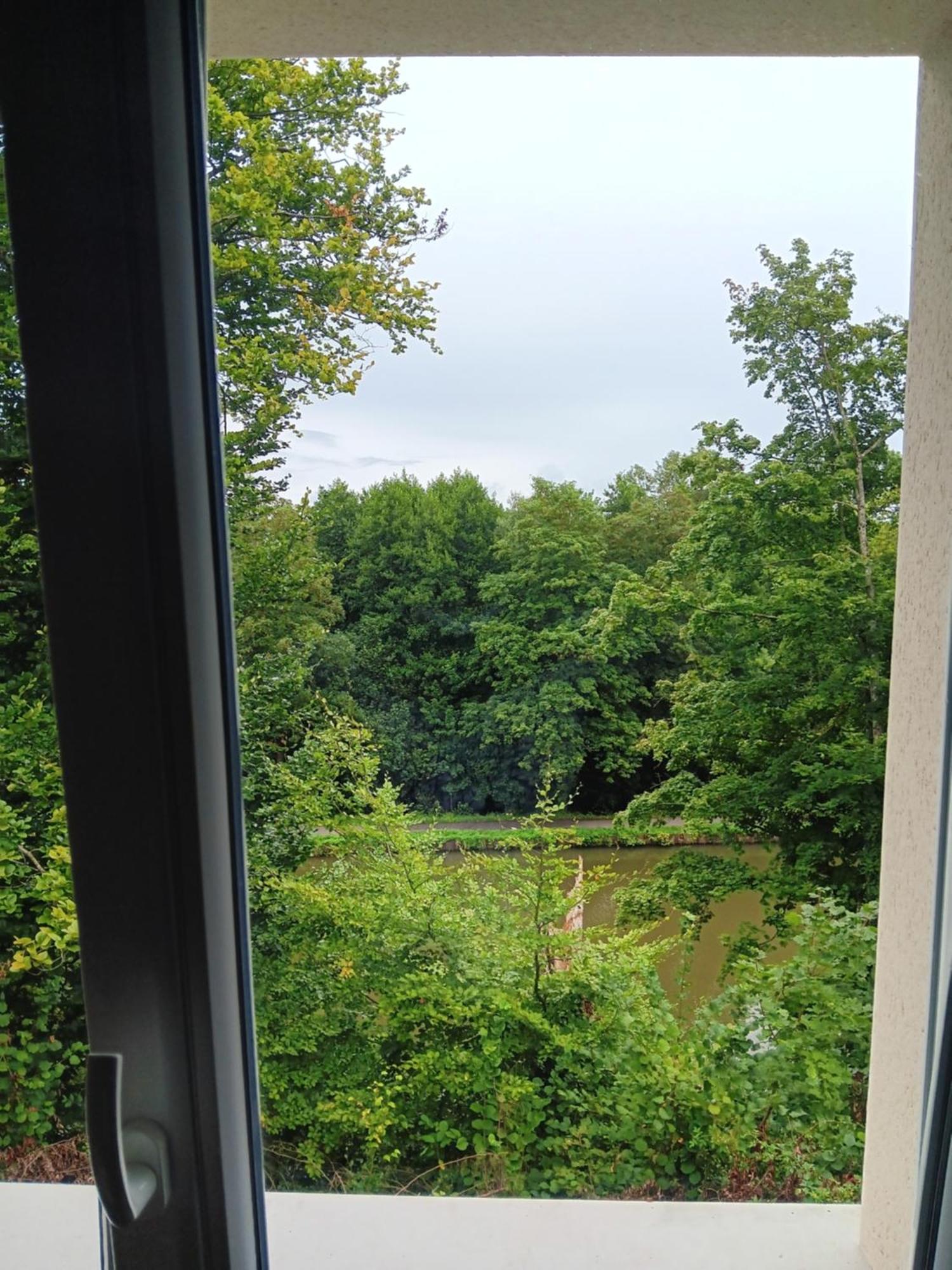 Chambre Privee Dans Une Maison Familiale Charmes  Exteriör bild