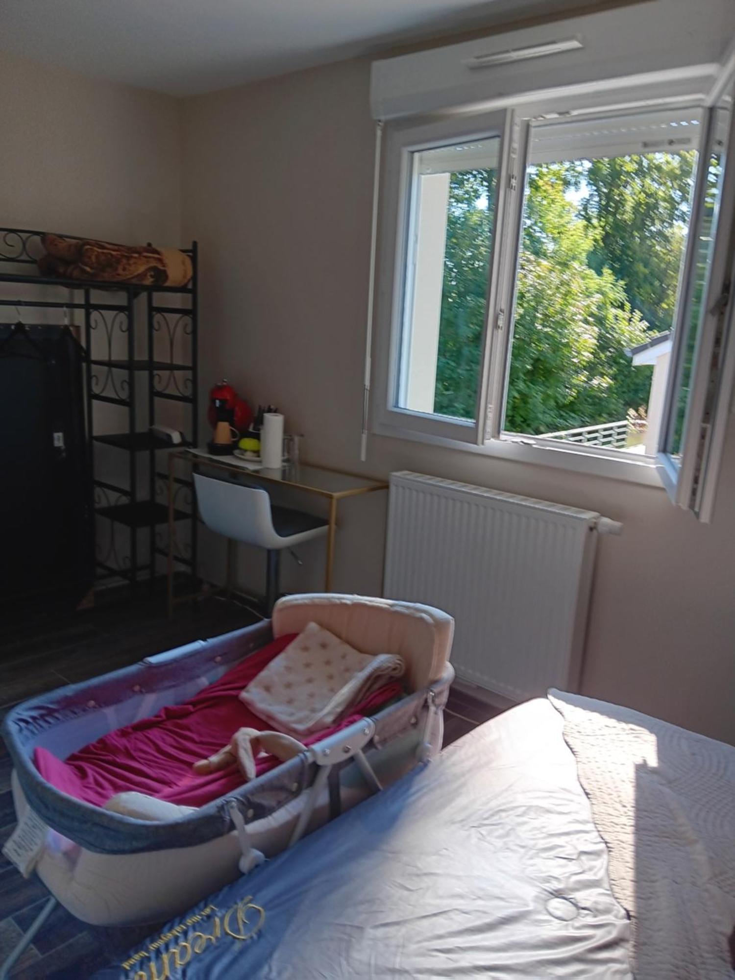 Chambre Privee Dans Une Maison Familiale Charmes  Exteriör bild