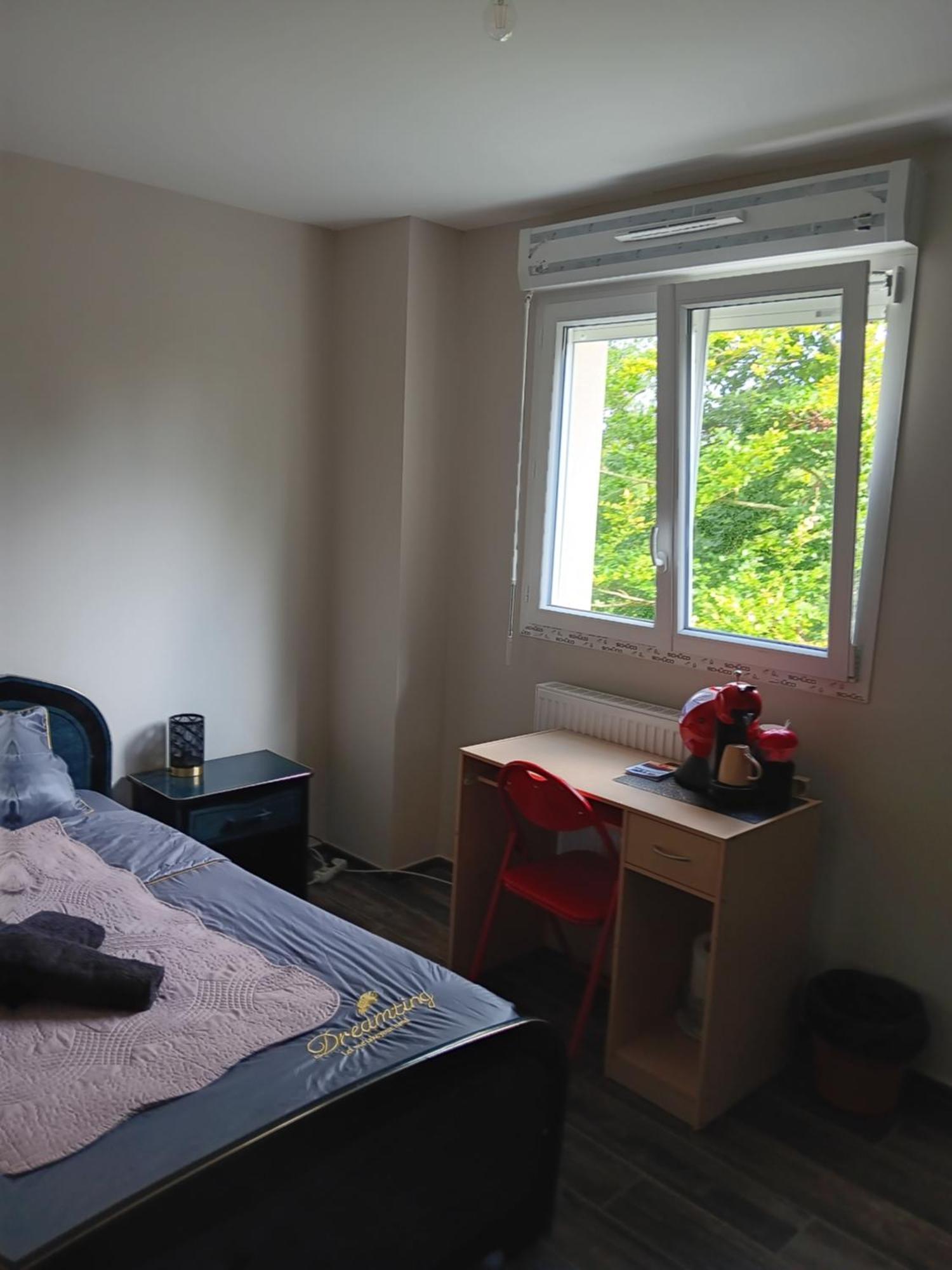 Chambre Privee Dans Une Maison Familiale Charmes  Exteriör bild