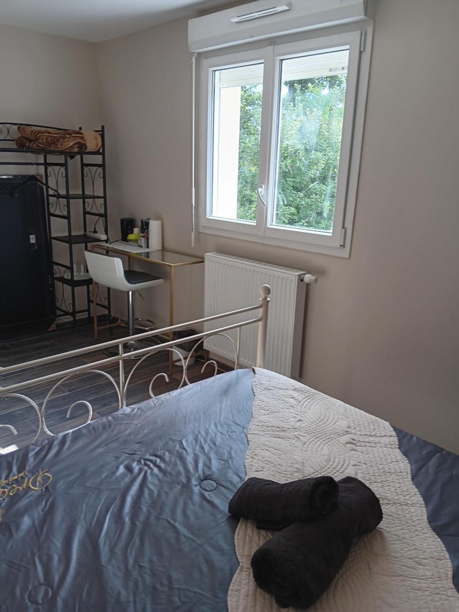 Chambre Privee Dans Une Maison Familiale Charmes  Exteriör bild