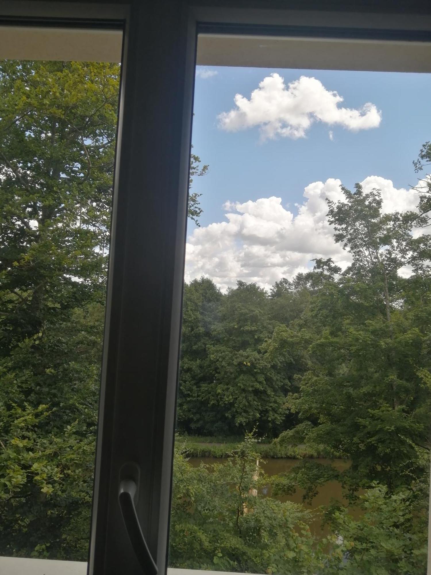 Chambre Privee Dans Une Maison Familiale Charmes  Exteriör bild